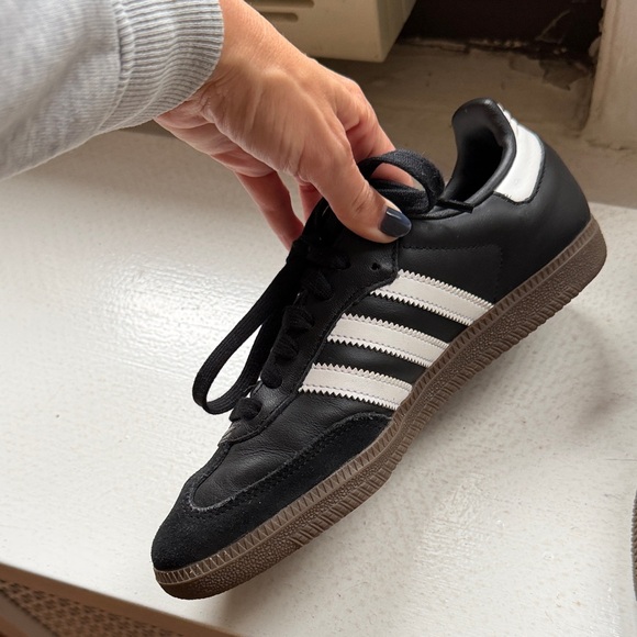 Adidas Womens Samba Shoes - Picture 2 of 4